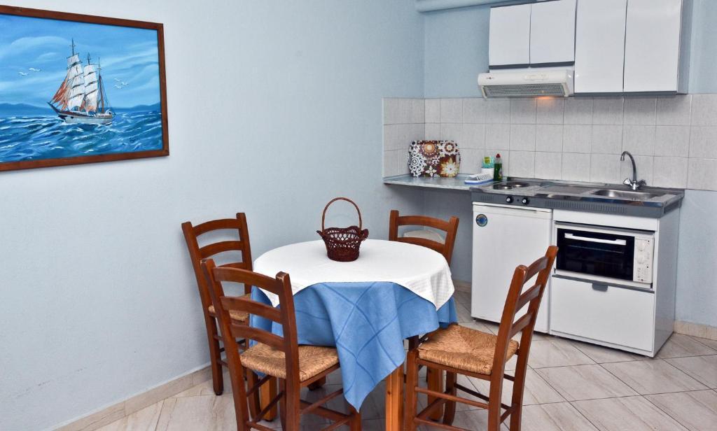 Aris Junior Studio & Apartments Neo Klima Phòng bức ảnh