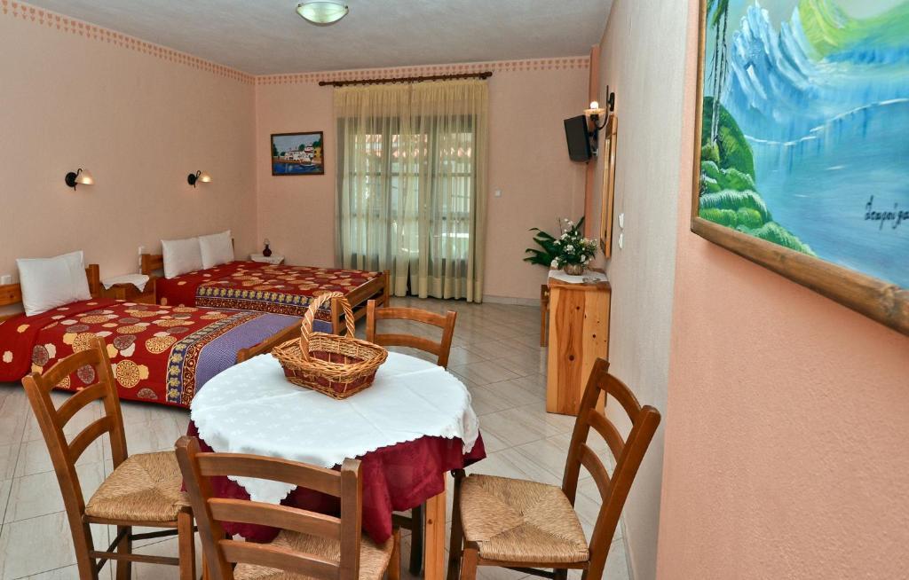 Aris Junior Studio & Apartments Neo Klima Phòng bức ảnh